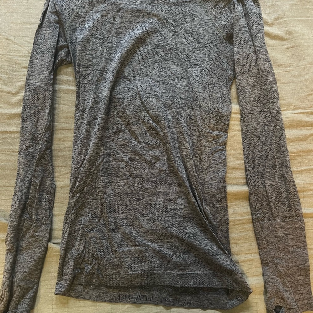 lululemon athletica Heather Gray Long Sleeve Tee